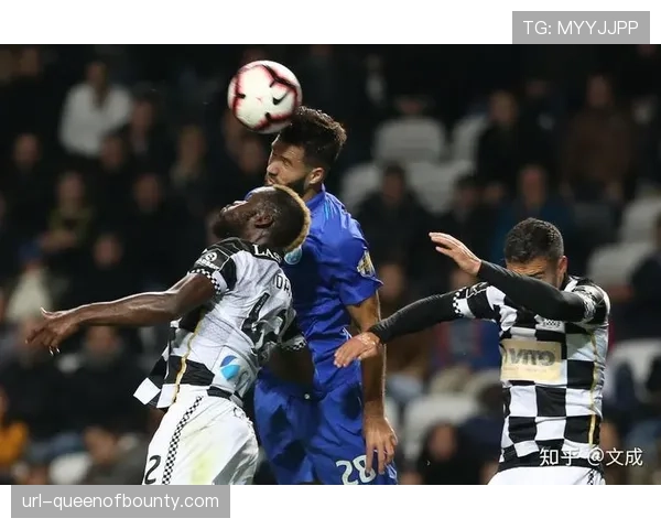 洛里昂门将扑出里昂点球，守护球队三分