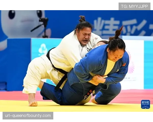 女子78公斤级决赛上演“寝技”对决，一方凭借“袈裟固”一本制胜